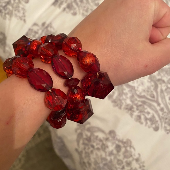 Set of Three red beaded bracelets - Picture 4 of 5